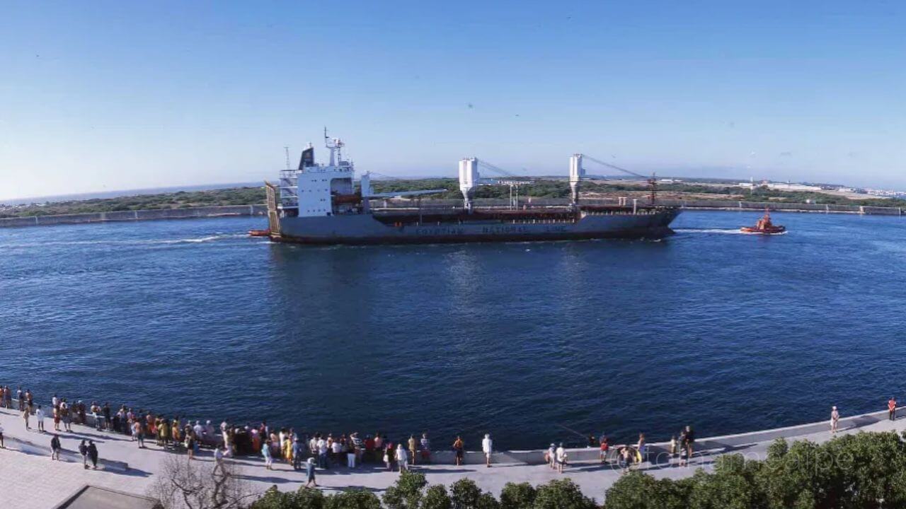 Economia do Espírito Santo Setor Portuário, Indústria de Petróleo e Gás, e Agricultura