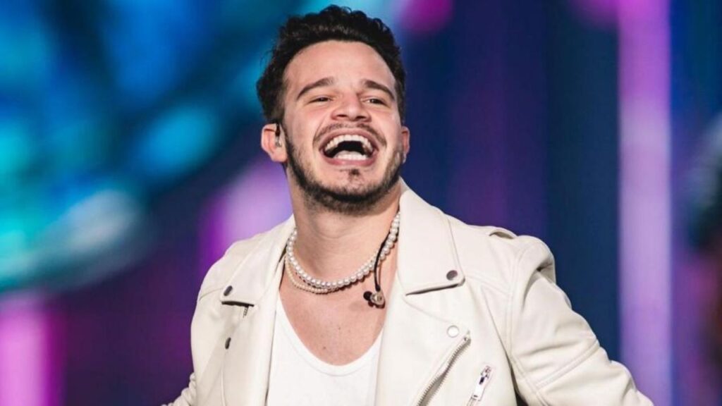 Matheus Fernandes no Multiplace Mais: Uma Noite de Forró e Fantasia em Guarapari 1