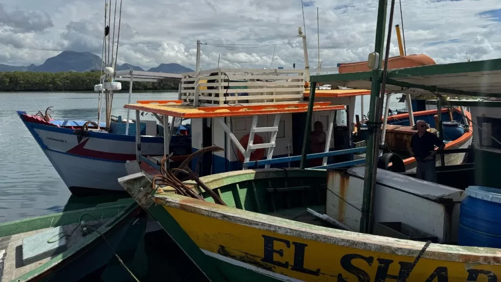 Pescadores de Guarapari têm até 30 de abril para vistoria gratuita de embarcações. Evite multas e regularize sua atividade!