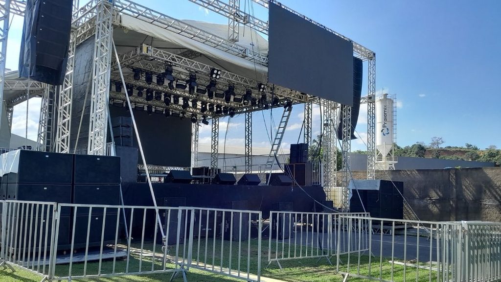 Festival Arrocha transforma trecho industrial da Praia do Morro em palco cultural neste fim de semana