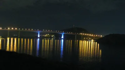 Terceira Ponte iluminada à noite entre Vitória e Vila Velha