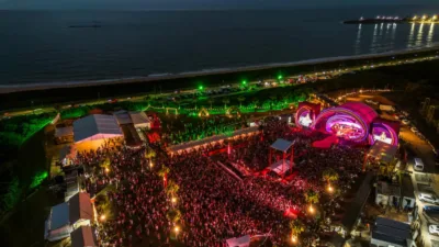 Vista aérea de evento no Brava Beach Club, em Guarapari