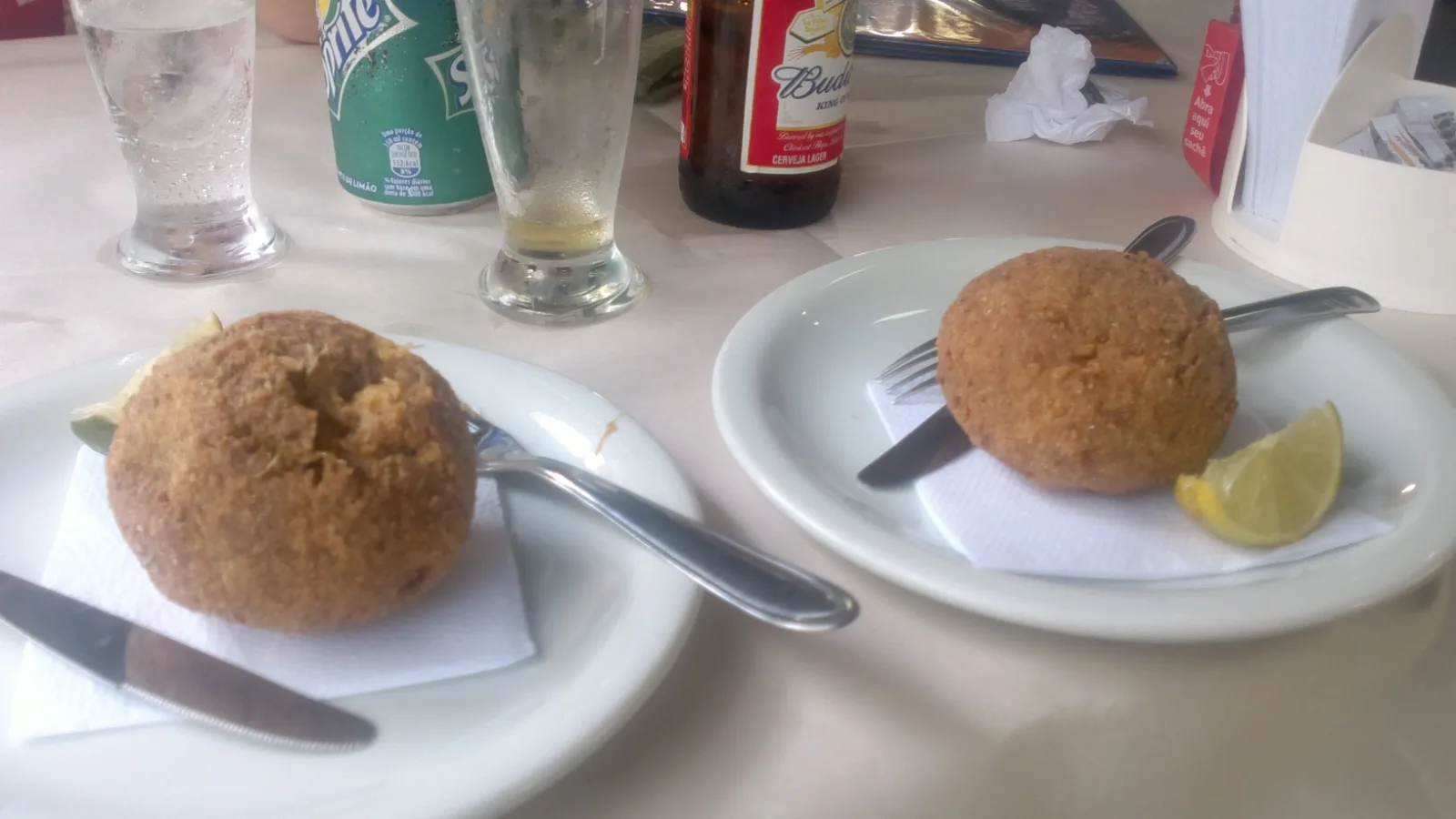 Casquinha de siri servida na concha, outro prato com siri da culinária do litoral