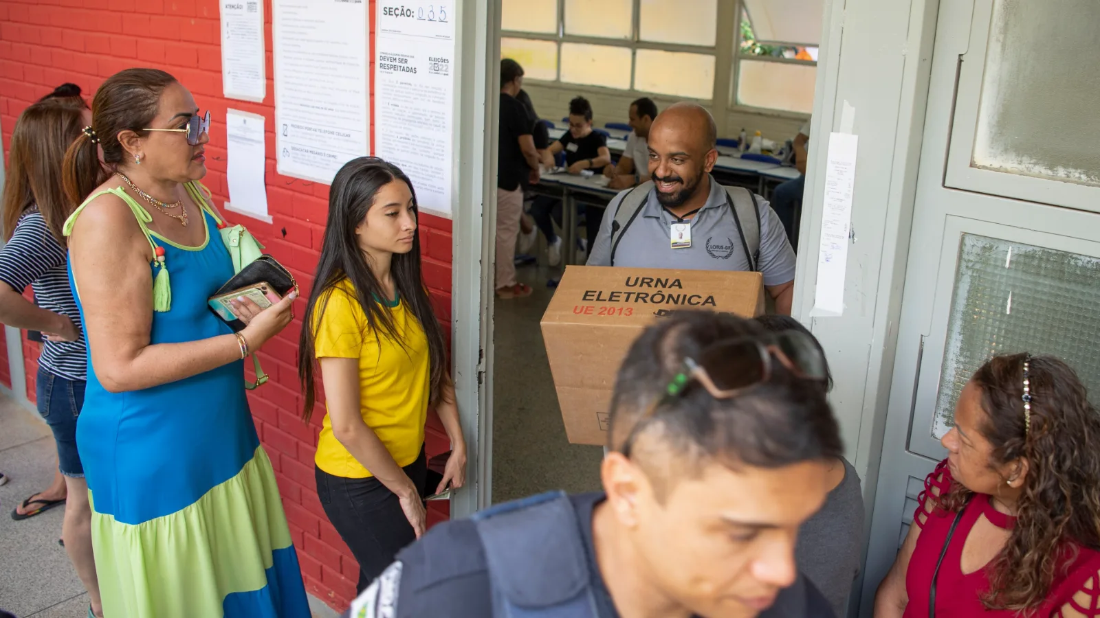 Zona eleitoral de Iúna: locais de votação e endereços para o 2º turno de 2026 1 Urna eletrônica recolhida após a votação do 2º turno de 2022, no Gama (DF); imagem ilustrativa da matéria sobre locais de votação em Iúna