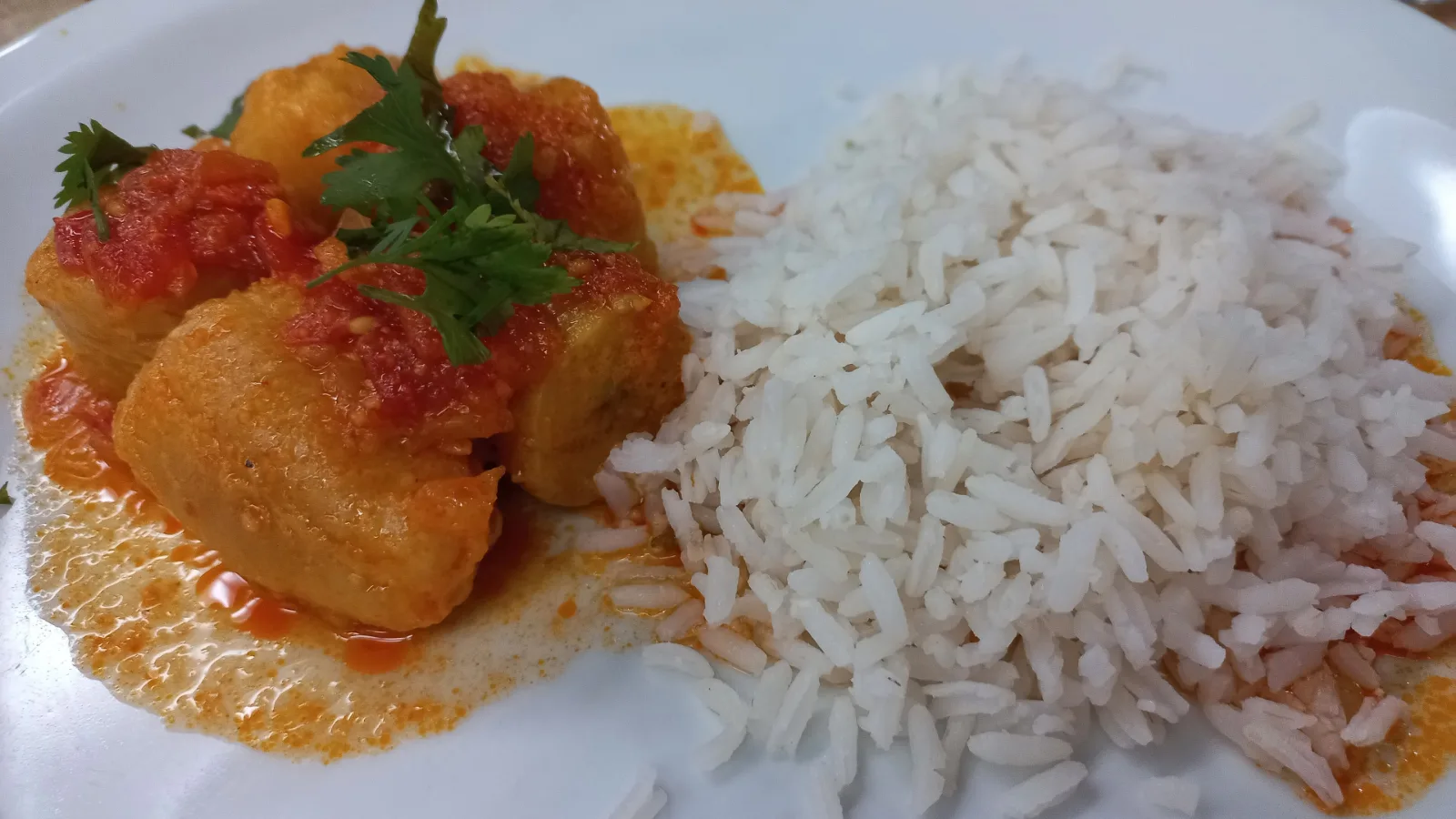Receita de moqueca de banana-da-terra capixaba: versão vegetariana na panela de barro