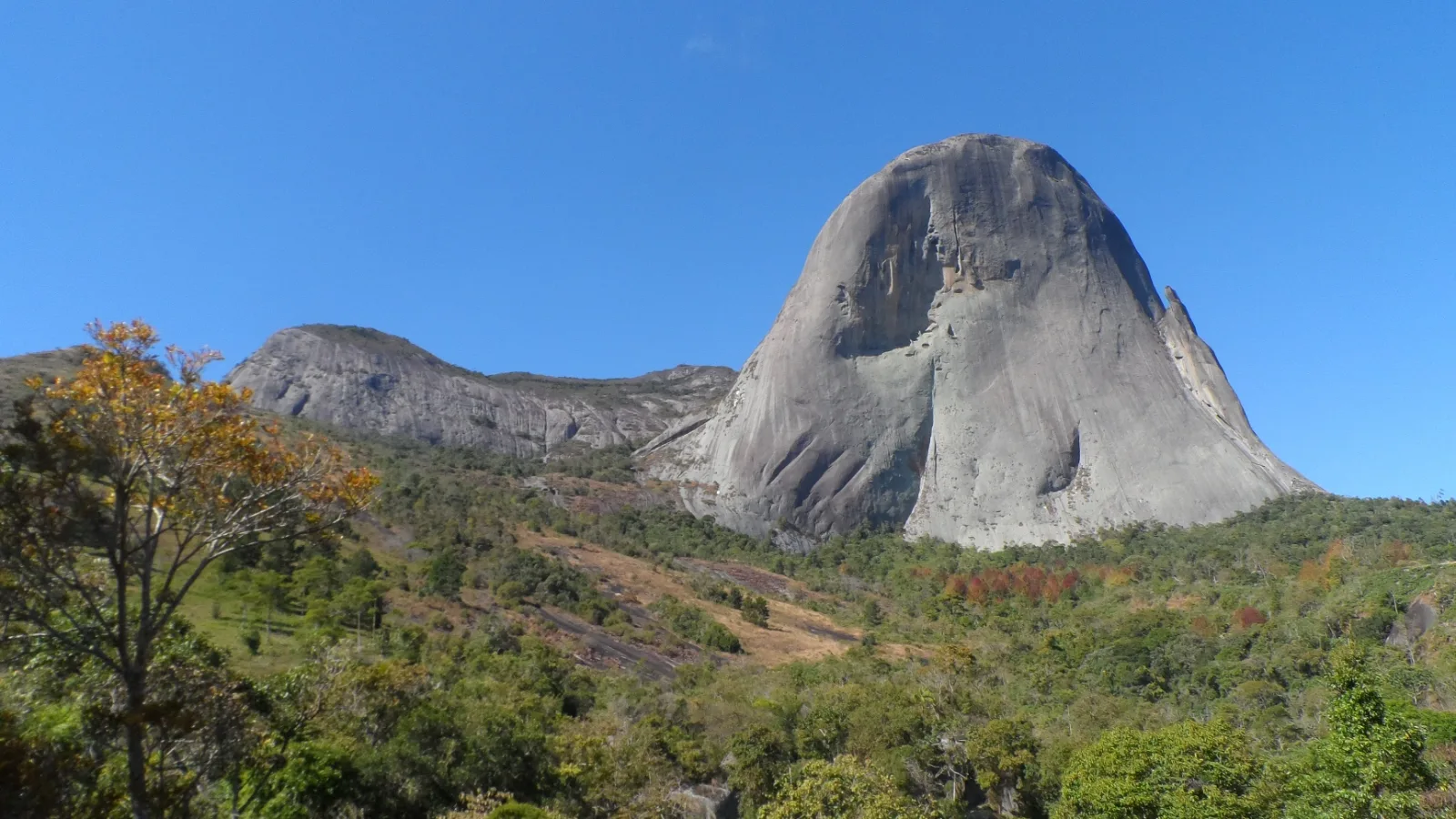 Pedra do Lagarto, ao lado da Pedra Azul, em Domingos Martins