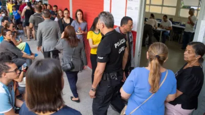 Movimento em local de votação no 2º turno de 2022, no Gama (DF); imagem da matéria sobre a zona eleitoral de Cariacica